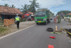 Atur Lalin Antisipasi Kecelakaan Akibat Jalan Amblas