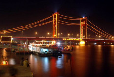 Palembang Glowing! Jembatan Ampera Kece, Sungai Musi Romantis, Pempek Malam Hari Bikin Ketagihan!