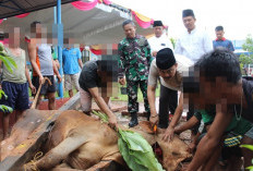 Berkah Idul Adha: Kalapas Muara Enim  Awali Pemotongan Hewan Kurban 