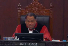 Hakim MK Ungkap Alasan Tidak Panggil Jokowi Bersaksi di Sidang Sengketa Pilpres 2024