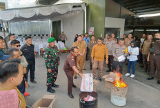 Musnahkan Surat Suara Rusak,  Pastikan Logistik Sudah Sampai 