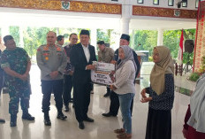 Bupati Edison Serahkan Bantuan Modal Usaha kepada 200 Mustahik