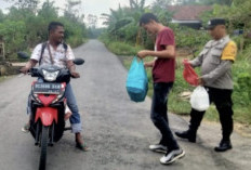Polsek Rambang Berbagi Nasi Kotak 