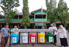 Terima Bantuan Tempat Pilah Sampah 