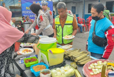 Tukang Ojek, Becak dan Warga Makan Bersama Satlantas Muara Enim 