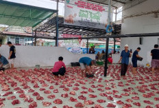 Masjid Agung Muara Enim Salurkan 700 Paket Daging Kurban