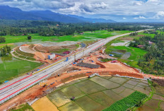 Pemasangan Girder Interchange Lubuk Alung, Tol Padang–Sicincin Terapkan Pengalihan Arus