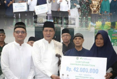 Safari Ramadan, Bupati Serahkan Santunan Rp42 Juta dan Bantuan Sosial di Lubai Ulu