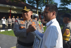 Kapolres Muara Enim Anugerahkan Penghargaan Penuh Makna