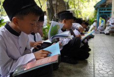 Dukung Pendidikan Inklusif dan  Berkelanjutan, PTBA Salurkan Beasiswa Ayo Sekolah 