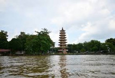 Pulau Kemaro di Palembang nggak cuma soal pemandangan! Ada cerita asmara legendaris dan Pohon Cinta yang bikin