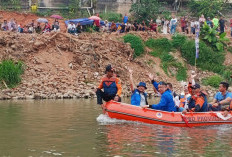 Cik Ujang Sapa Ribuan Warga Muara Enim di Kegiatan Lomba Bidar Tradisional