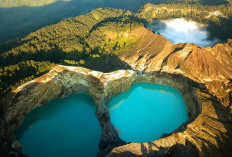 Gunung Kelimutu: Keajaiban Alam dan Spiritualitas di Pulau Flores