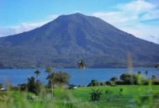 Dikeliling Gunung, Bukit Barisan, Persawahan dan Kebun Kopi, Ini Wisata Danau Terindah di Sumsel