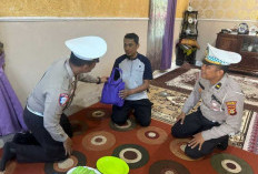 Jumpe Polantas Bagikan Sembako untuk Warga Kurang Mampu