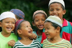 5 Alasan Mengapa Umat Islam Dianjurkan Untuk Menyantuni  