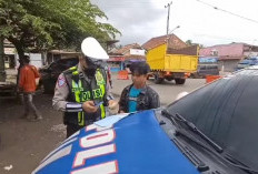 Terobos Antrian Panjang di Perlintasan KA, 5 Tilang 15 Teguran Tertulis