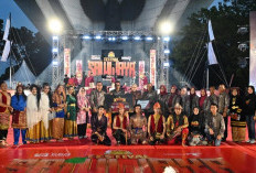 Tim Kesenian Kabupaten Muara Enim Meriahkan Festival Sriwijaya 2025
