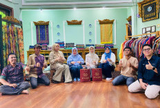 Tenun Tuan: Dari Warisan Keluarga Menuju Asa Pelestarian Budaya Palembang