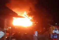 Konsleting Listrik, Rumah Panggung Ludes Terbakar