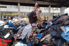 Pemkab Muara Enim Bantu Kerohiman dan Relokasi Korban Kebakaran, Pedagang Kumpulkan Sisa-sisa Pakaian 