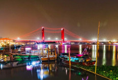 Keindahan Sungai Musi dari Atas Jembatan Ampera, Atraksi Wisata yang Menawan  