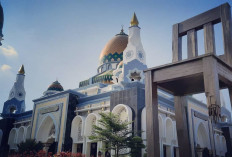 Masjid Abdul Kadim Berkubah Emas dengan Icon Kursi Patah Jadi Wisata Religi di Muba