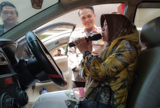 Kerja Nyata, Kapolres Muara Enim Serahkan 2 Mobil Kasus Pencurian kepada Korban