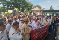 Ratusan Kades Geruduk PN dan Kantor Bupati Muara Enim