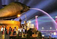 Palembang Malam Hari: Jembatan Ampera Glowing, Pempek Menggoda,  Sungai Musi Bikin Baper!