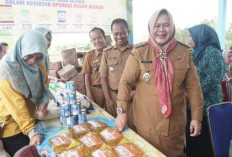 Wabup Hj Sumarni Pastikan Kebutuhan Pokok Masyarakat Terpenuhi