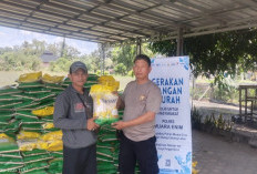 Salurkan 8 Ton Beras Murah untuk Warga Gelumbang