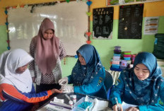 Siswi MTsN 2 Muara Enim Screening Anemia Remaja Putri