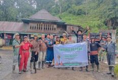 PGE Lumut Balai Gotong Royong Perbaiki Jalan Desa Babatan