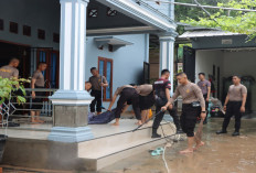 Polres Muara Enim Bantu Warga Terdampak Banjir