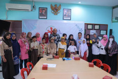 Eyes Clinic Goes to School, Bukit Asam Beri Bantuan Kacamata untuk 25 Pelajar SD