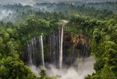 Surga  Wisata Tersembunyi di Jawa Timur: Keindahan Mistis Air Terjun Tumpak Sewu, Niagara-nya Indonesia!