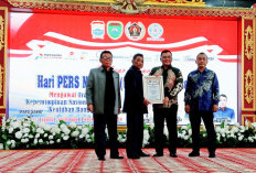 Pj Bupati Muara Enim, Ahmad Rizali Dianugerahi Penghargaan Sahabat PWI