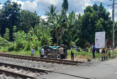 Angkut Gula Merah Panther Dihantam Kereta Api Babaranjang