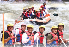 Seru! Bupati Edison Ajak IKA USU Taklukkan Arus Sungai Enim, Curup Tenang Makin Viral