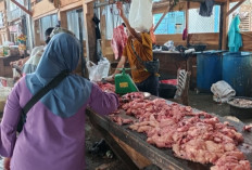 Daging Sapi Laris Manis di Pasar Jelang Ramadan