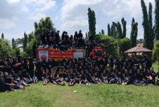 Lulus 100 Persen, Siswa Sungkeman ke Orang Tua