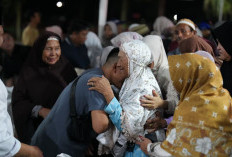 Keluarga Haru Sambut Kepulangan 304 Jemaah Haji 