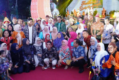 Tim Kesenian Kabupaten Muara Enim Memukau Menparekraf Sandiaga Uno di Festival Sriwijaya XXXII