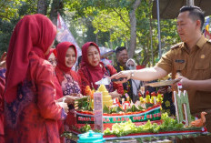 Pj Bupati Muara Enim Cicipi Tumpeng Hasil Kreativitas Siswa