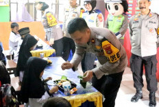 Polres Muara Enim Beri Makanan Bergizi Gratis bagi Siswa SDN 12 Muara Enim