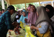 Polsek Gunung Megang Gelar Pasar Murah, Ibu Rumah Tangga Rasakan Manfaat Nyata