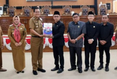 Bupati Serahkan Dokumen LKPJ 2024