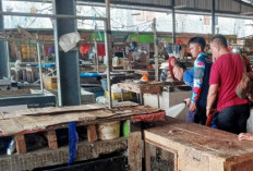 Bersihkan Saluran Got Lapak Ikan dan Daging 