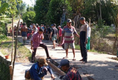 Gotong Royong Bangun Jembatan Antar RT, Warga Karang Endah Tunjukkan Semangat Kebersamaan